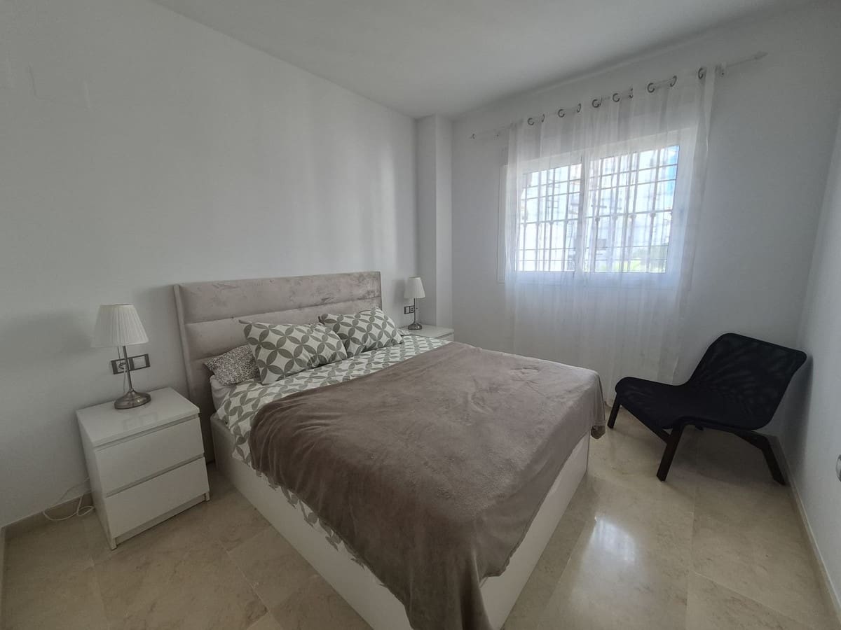 2 soverom Leilighet til salgs i La Duquesa / Puerto de la Duquesa med svømmebasseng garasje - € 295 000 (Ref: 9852189)