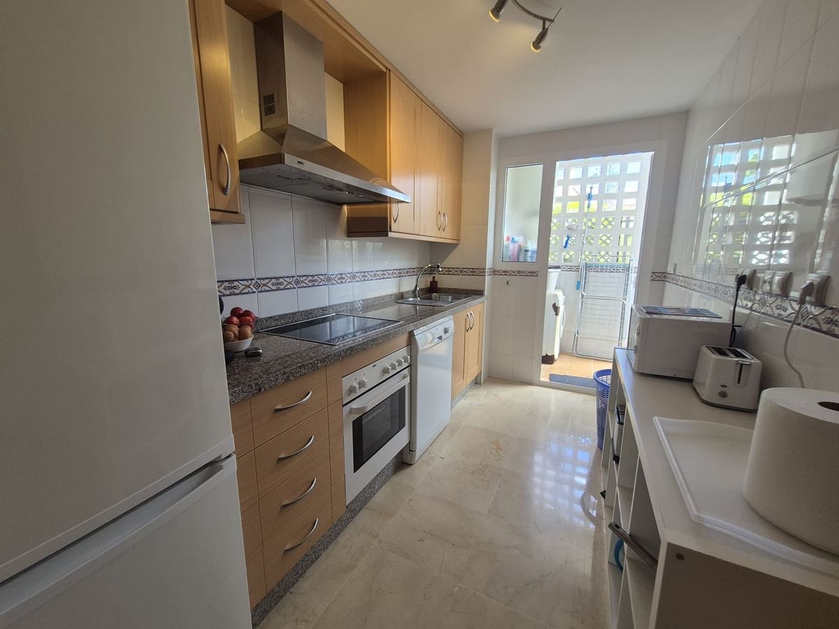 2 soverom Leilighet til salgs i La Duquesa / Puerto de la Duquesa med svømmebasseng garasje - € 295 000 (Ref: 9852189)