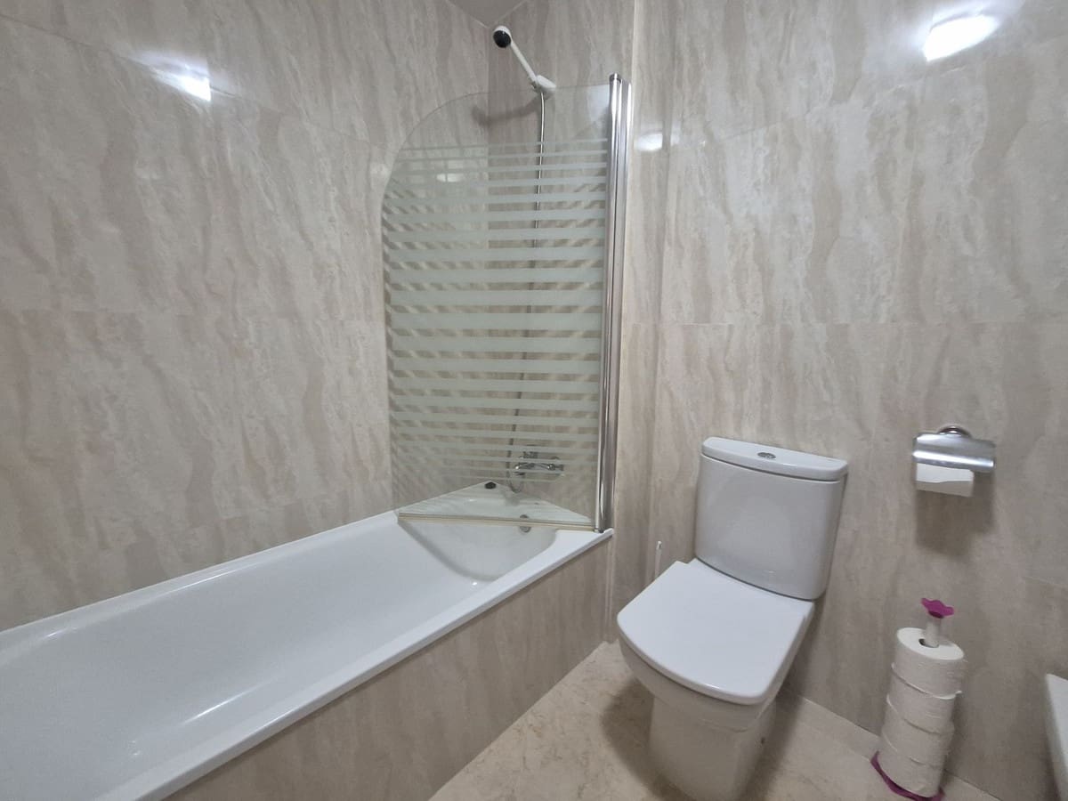 2 soverom Leilighet til salgs i La Duquesa / Puerto de la Duquesa med svømmebasseng garasje - € 295 000 (Ref: 9852189)