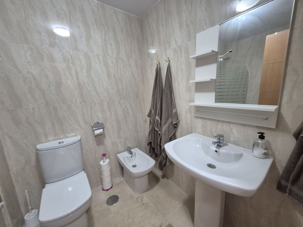 2 soverom Leilighet til salgs i La Duquesa / Puerto de la Duquesa med svømmebasseng garasje - € 295 000 (Ref: 9852189)