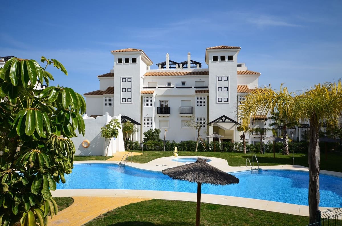 2 soverom Leilighet til salgs i La Duquesa / Puerto de la Duquesa med svømmebasseng garasje - € 295 000 (Ref: 9852189)