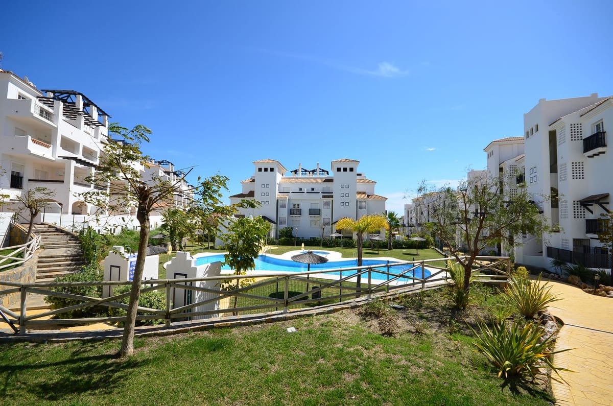 2 soverom Leilighet til salgs i La Duquesa / Puerto de la Duquesa med svømmebasseng garasje - € 295 000 (Ref: 9852189)