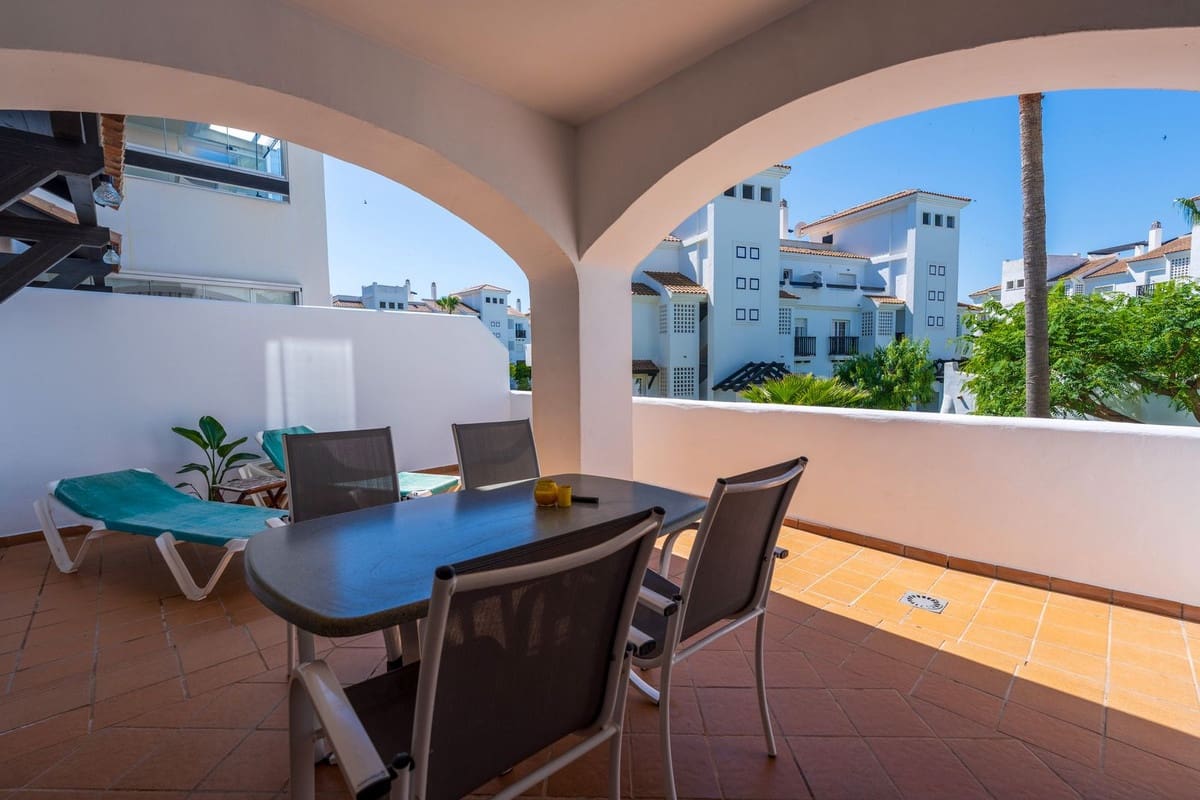 2 sypialnia Apartament na sprzedaż w La Duquesa / Puerto de la Duquesa z basenem garażem - 295 000 € (Ref: 9852189)