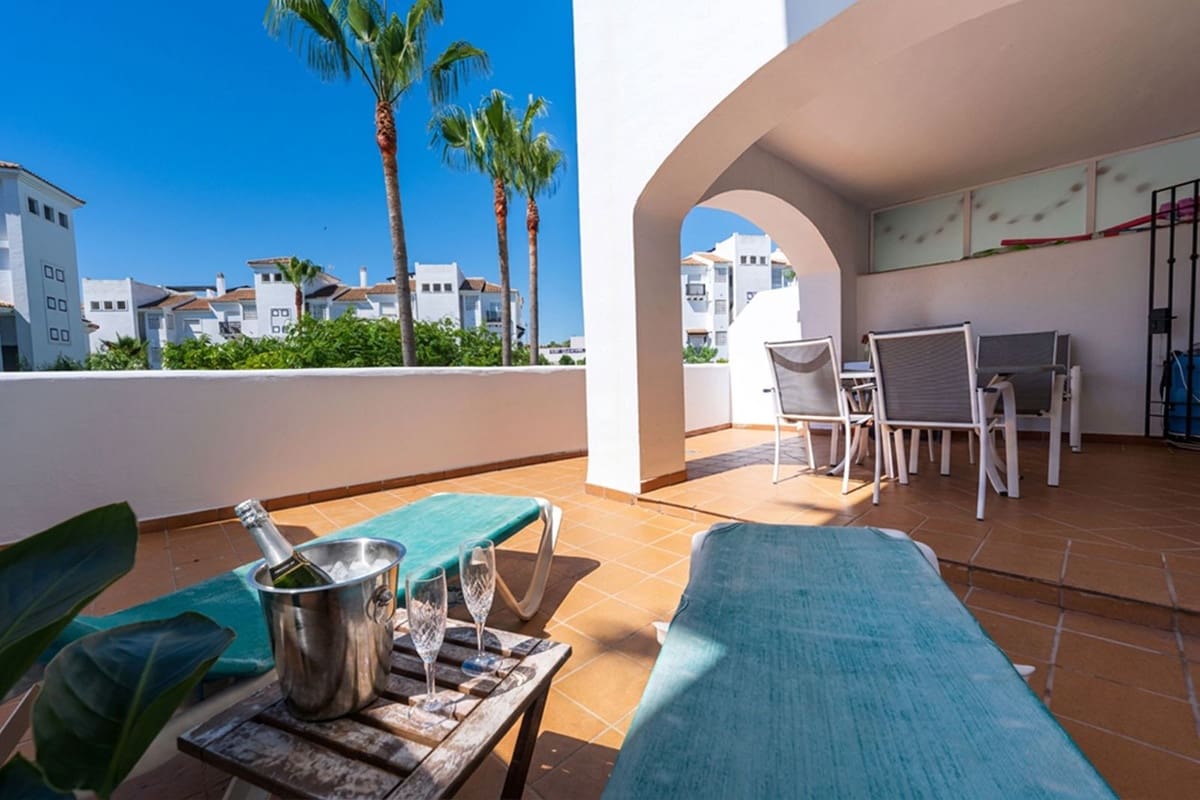 2 sypialnia Apartament na sprzedaż w La Duquesa / Puerto de la Duquesa z basenem garażem - 295 000 € (Ref: 9852189)
