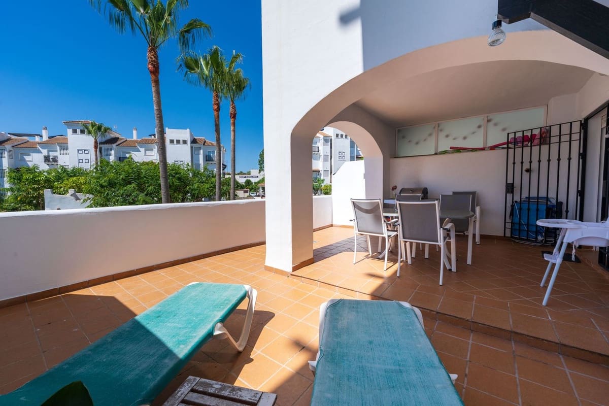 2 sypialnia Apartament na sprzedaż w La Duquesa / Puerto de la Duquesa z basenem garażem - 295 000 € (Ref: 9852189)