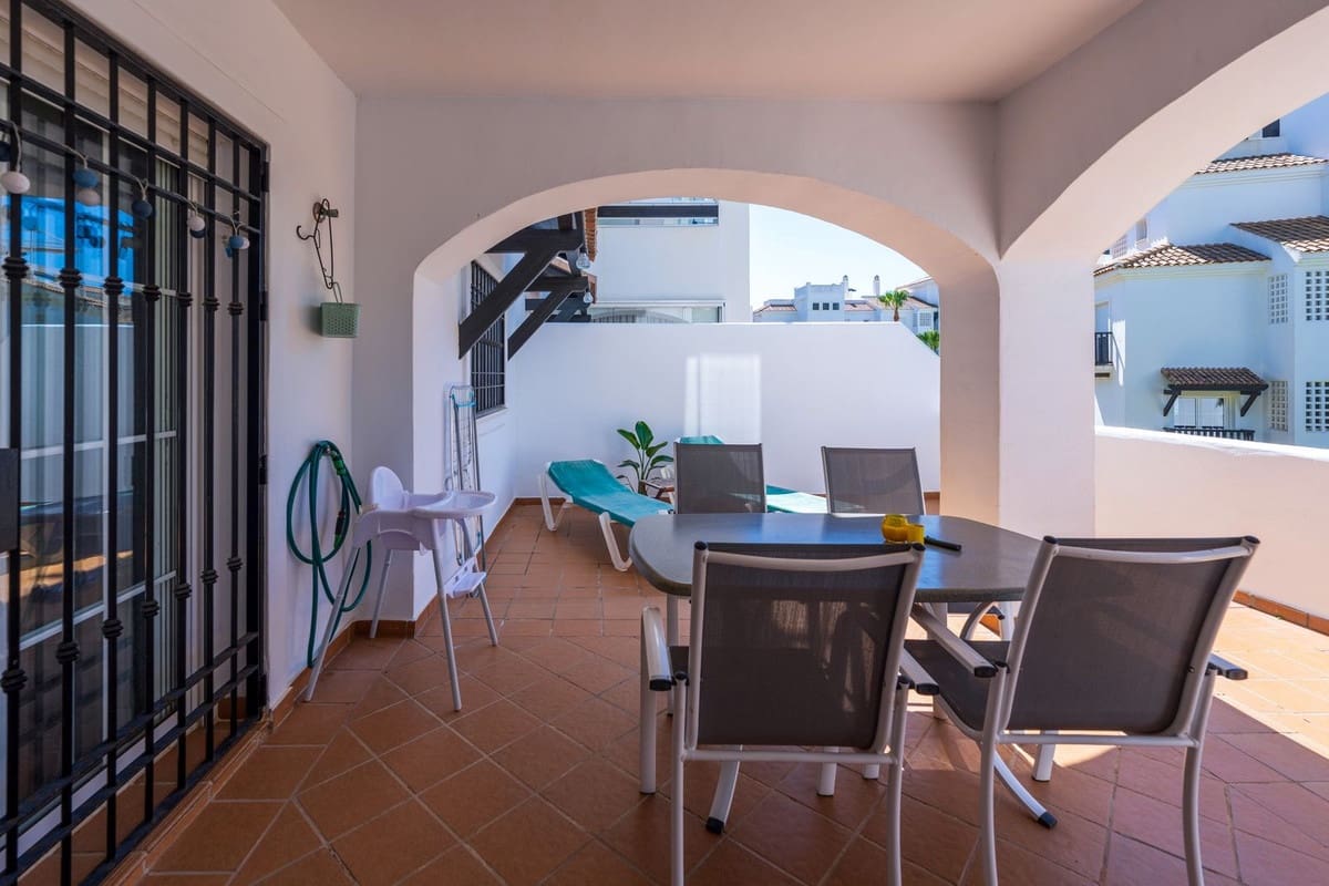 2 sypialnia Apartament na sprzedaż w La Duquesa / Puerto de la Duquesa z basenem garażem - 295 000 € (Ref: 9852189)
