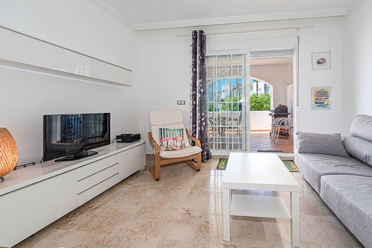 2 sypialnia Apartament na sprzedaż w La Duquesa / Puerto de la Duquesa z basenem garażem - 295 000 € (Ref: 9852189)