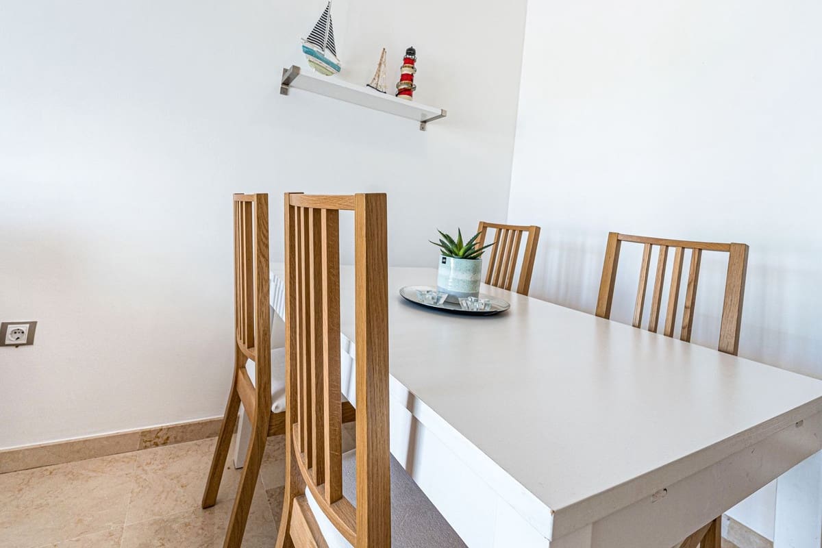 2 sypialnia Apartament na sprzedaż w La Duquesa / Puerto de la Duquesa z basenem garażem - 295 000 € (Ref: 9852189)