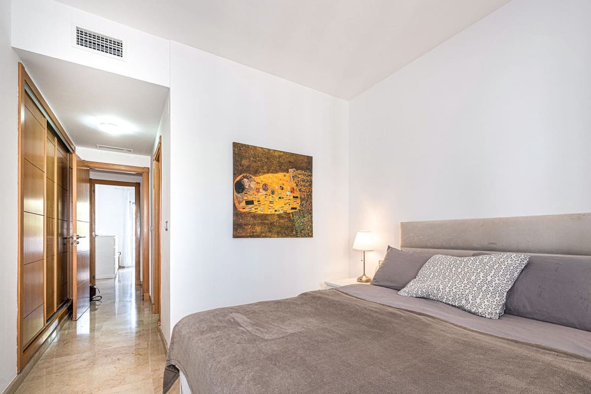 2 sypialnia Apartament na sprzedaż w La Duquesa / Puerto de la Duquesa z basenem garażem - 295 000 € (Ref: 9852189)