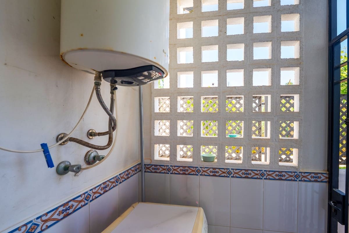 2 sypialnia Apartament na sprzedaż w La Duquesa / Puerto de la Duquesa z basenem garażem - 295 000 € (Ref: 9852189)