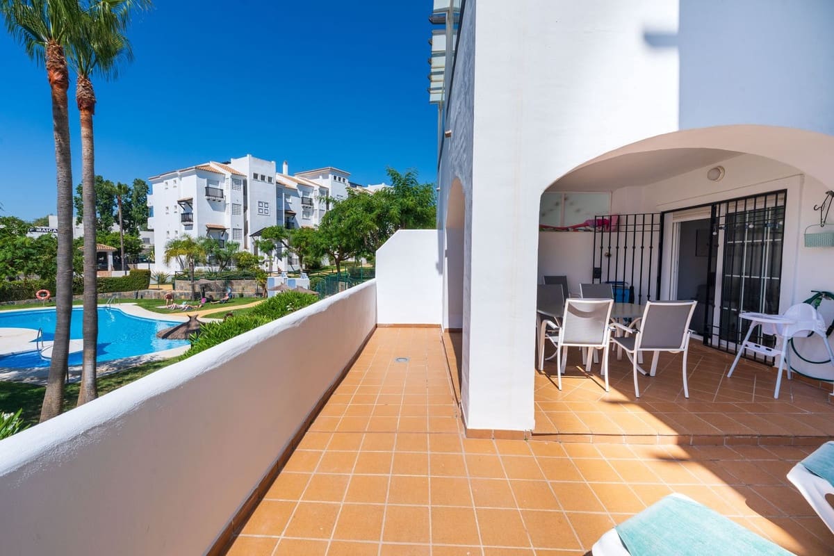 2 sypialnia Apartament na sprzedaż w La Duquesa / Puerto de la Duquesa z basenem garażem - 295 000 € (Ref: 9852189)