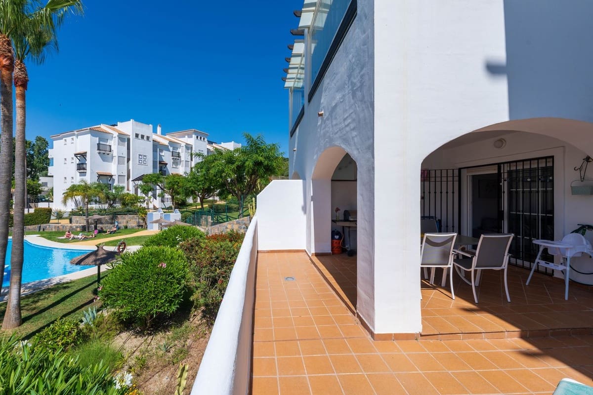 2 sypialnia Apartament na sprzedaż w La Duquesa / Puerto de la Duquesa z basenem garażem - 295 000 € (Ref: 9852189)