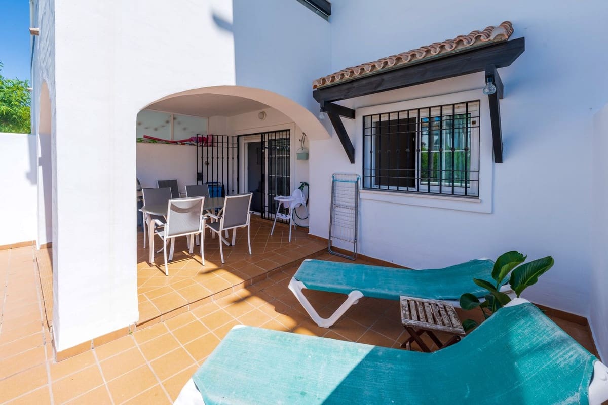 2 sypialnia Apartament na sprzedaż w La Duquesa / Puerto de la Duquesa z basenem garażem - 295 000 € (Ref: 9852189)