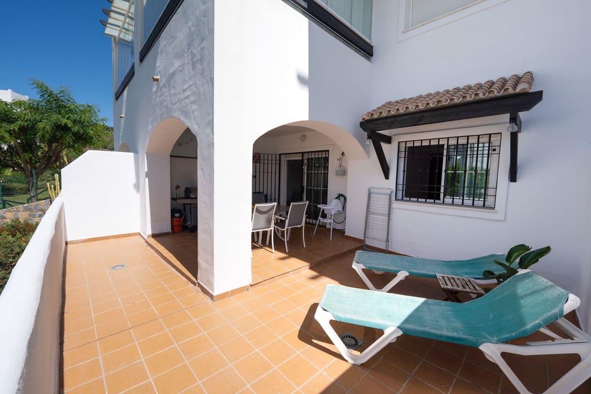 2 sypialnia Apartament na sprzedaż w La Duquesa / Puerto de la Duquesa z basenem garażem - 295 000 € (Ref: 9852189)