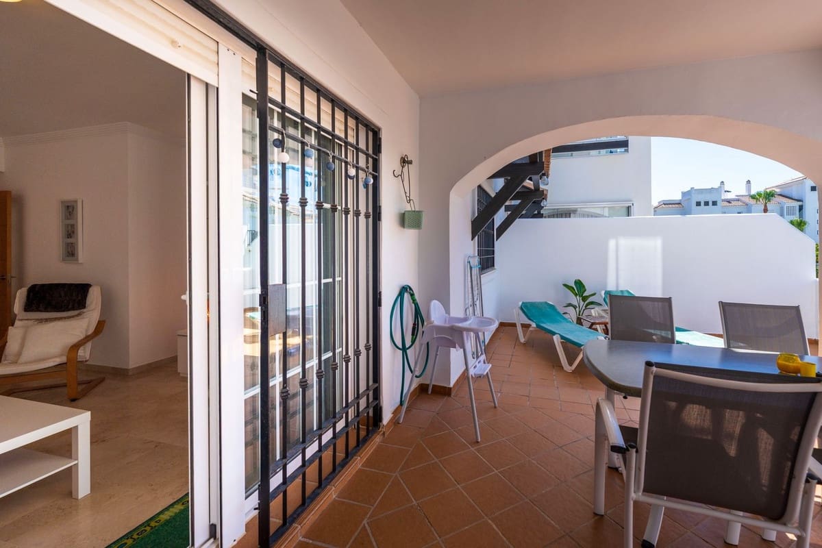 2 sypialnia Apartament na sprzedaż w La Duquesa / Puerto de la Duquesa z basenem garażem - 295 000 € (Ref: 9852189)
