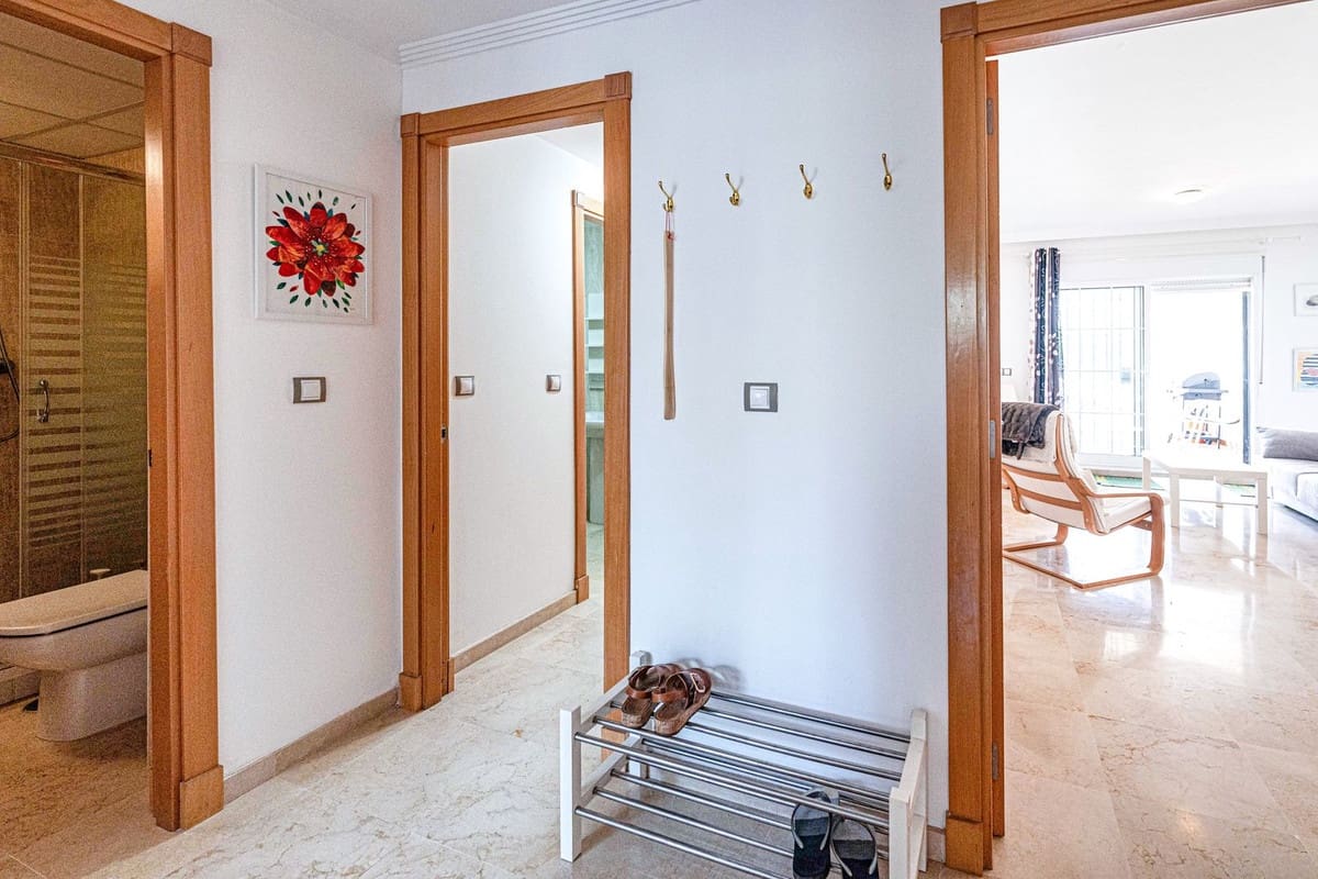 2 sypialnia Apartament na sprzedaż w La Duquesa / Puerto de la Duquesa z basenem garażem - 295 000 € (Ref: 9852189)