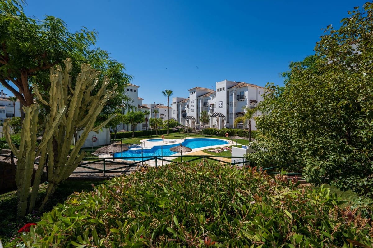2 sypialnia Apartament na sprzedaż w La Duquesa / Puerto de la Duquesa z basenem garażem - 295 000 € (Ref: 9852189)