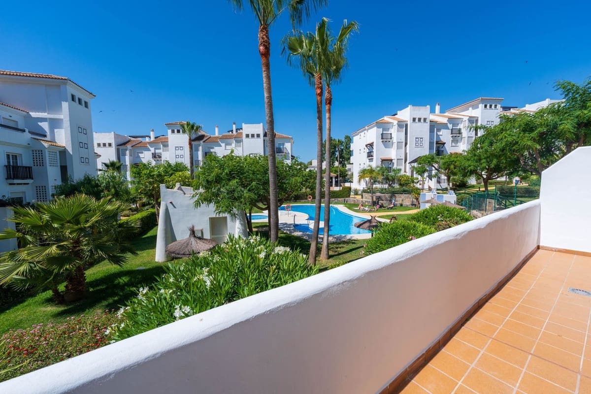2 sypialnia Apartament na sprzedaż w La Duquesa / Puerto de la Duquesa z basenem garażem - 295 000 € (Ref: 9852189)