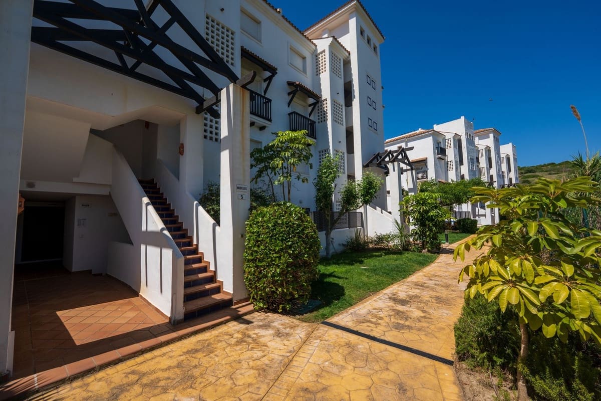 2 sypialnia Apartament na sprzedaż w La Duquesa / Puerto de la Duquesa z basenem garażem - 295 000 € (Ref: 9852189)