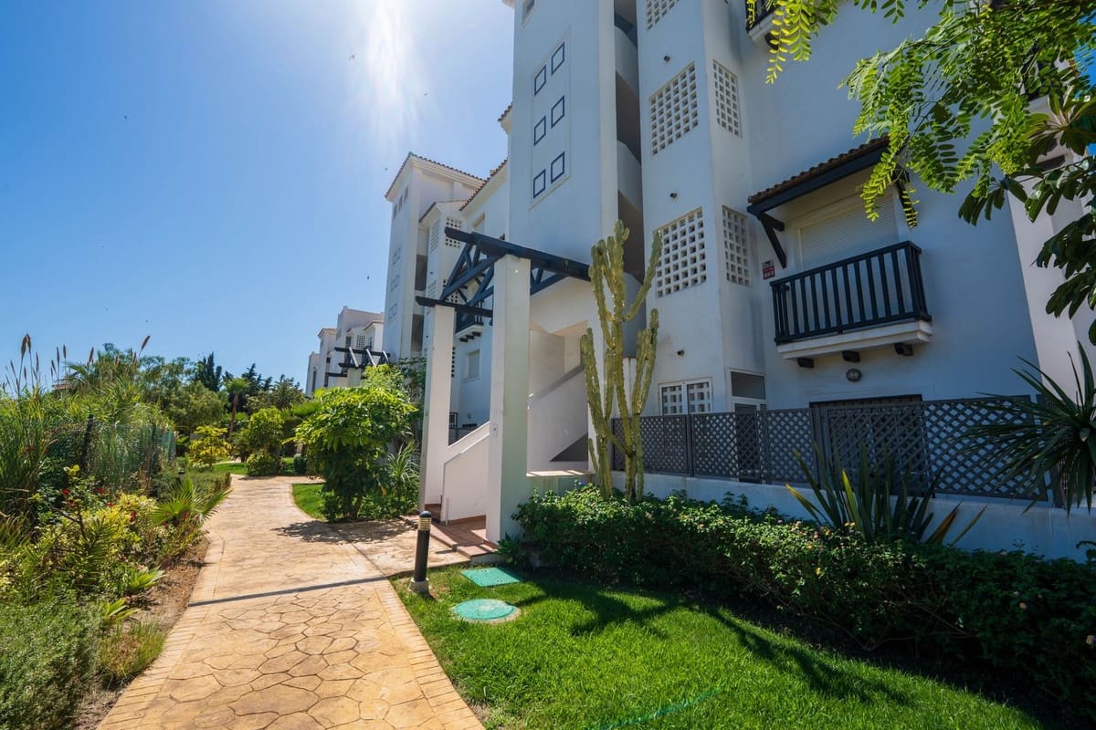 2 sypialnia Apartament na sprzedaż w La Duquesa / Puerto de la Duquesa z basenem garażem - 295 000 € (Ref: 9852189)