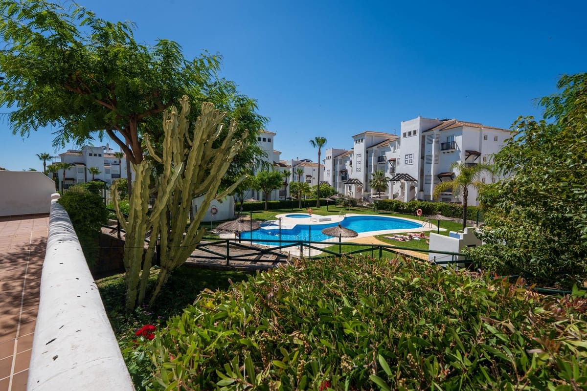 2 sypialnia Apartament na sprzedaż w La Duquesa / Puerto de la Duquesa z basenem garażem - 295 000 € (Ref: 9852189)