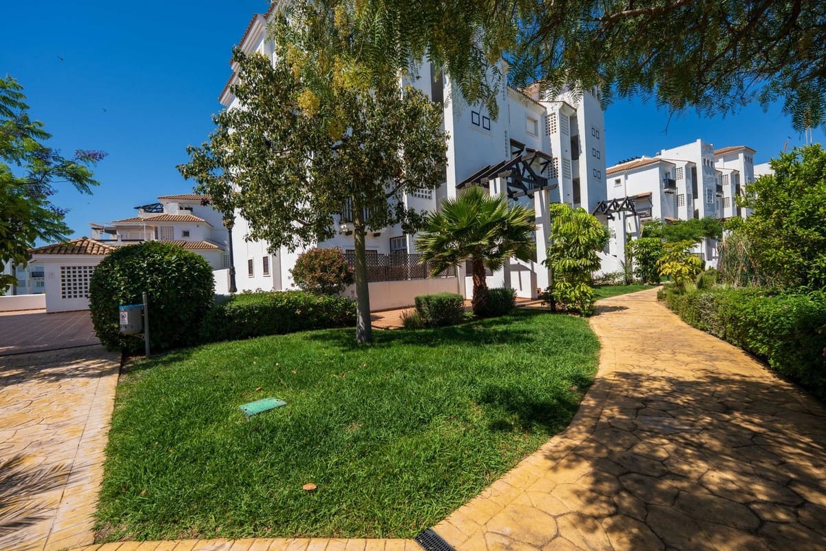 2 sypialnia Apartament na sprzedaż w La Duquesa / Puerto de la Duquesa z basenem garażem - 295 000 € (Ref: 9852189)