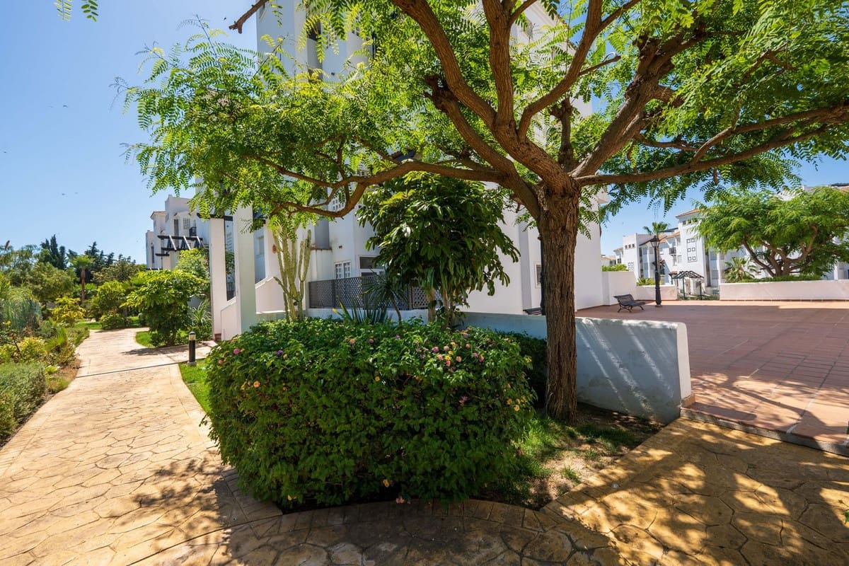 2 sypialnia Apartament na sprzedaż w La Duquesa / Puerto de la Duquesa z basenem garażem - 295 000 € (Ref: 9852189)