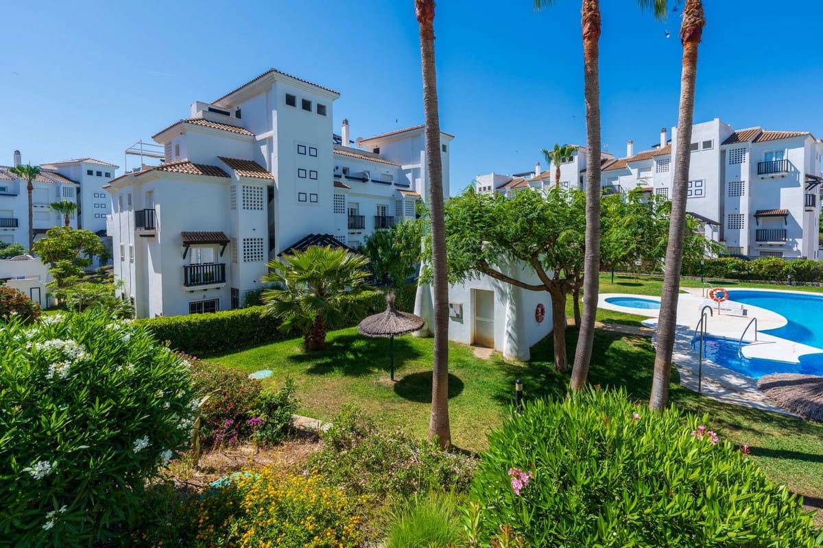 2 sypialnia Apartament na sprzedaż w La Duquesa / Puerto de la Duquesa z basenem garażem - 295 000 € (Ref: 9852189)