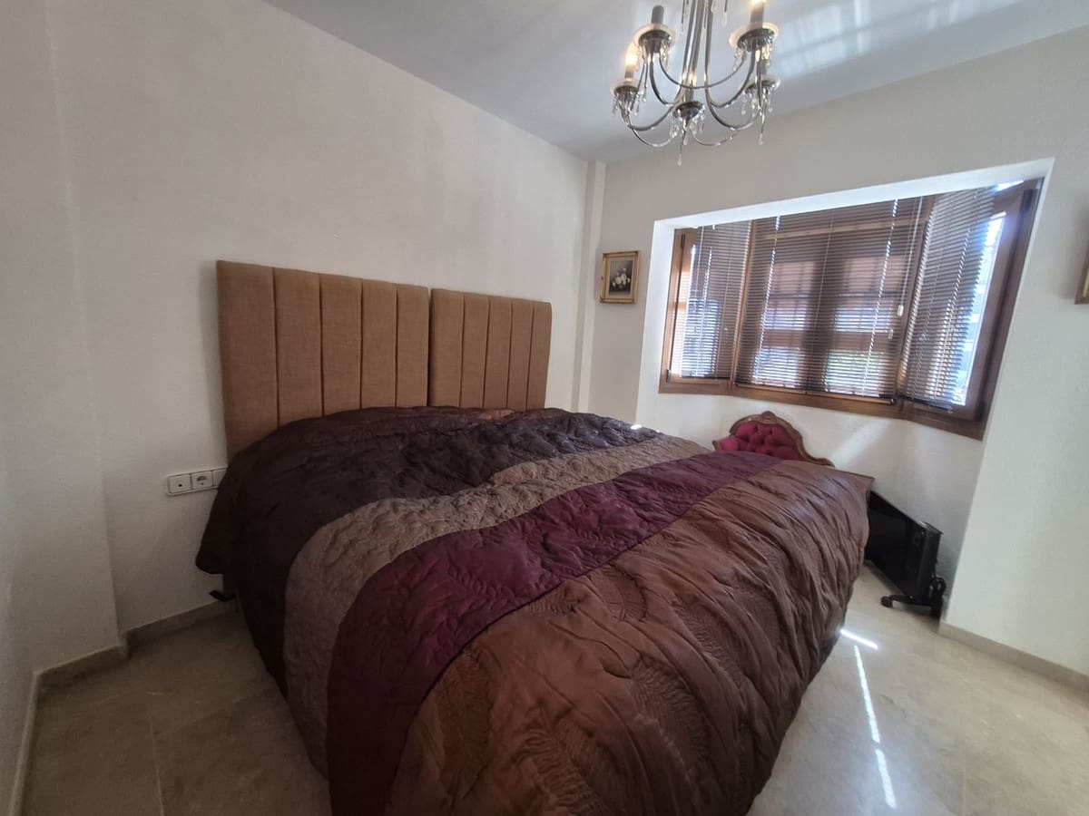 3 quarto Casa em Banda para venda em La Duquesa / Puerto de la Duquesa com garagem - 375 000 € (Ref: 9852190)