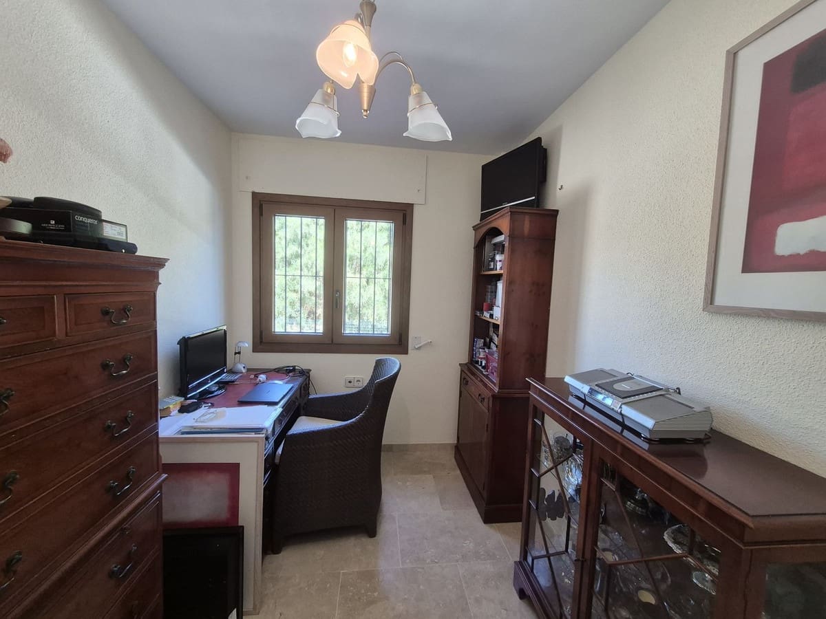 3 quarto Casa em Banda para venda em La Duquesa / Puerto de la Duquesa com garagem - 375 000 € (Ref: 9852190)