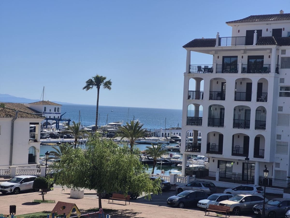 3 quarto Casa em Banda para venda em La Duquesa / Puerto de la Duquesa com garagem - 375 000 € (Ref: 9852190)