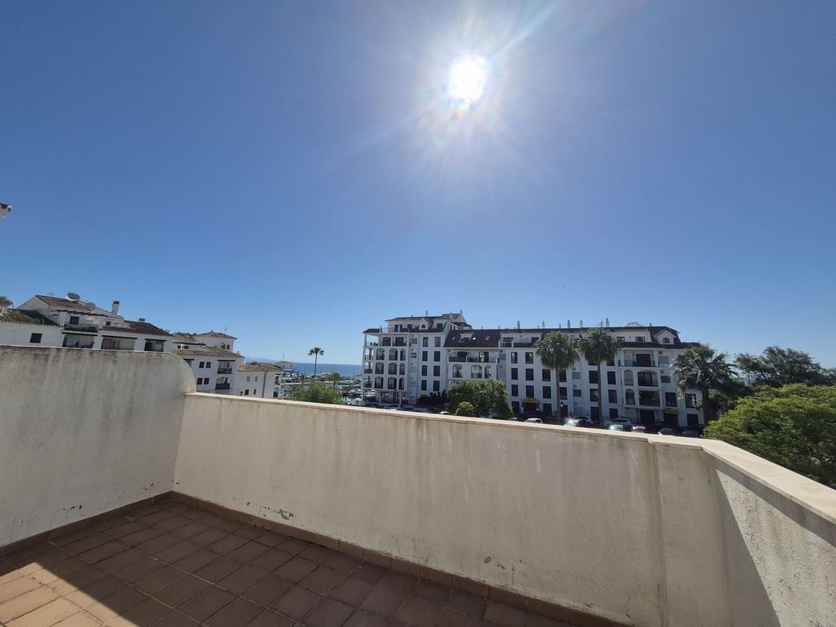 3 quarto Casa em Banda para venda em La Duquesa / Puerto de la Duquesa com garagem - 375 000 € (Ref: 9852190)