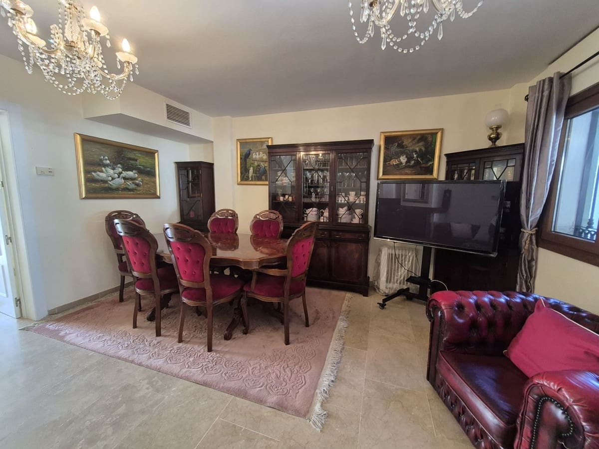 3 quarto Casa em Banda para venda em La Duquesa / Puerto de la Duquesa com garagem - 375 000 € (Ref: 9852190)