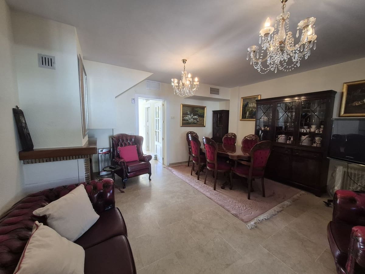 3 quarto Casa em Banda para venda em La Duquesa / Puerto de la Duquesa com garagem - 375 000 € (Ref: 9852190)