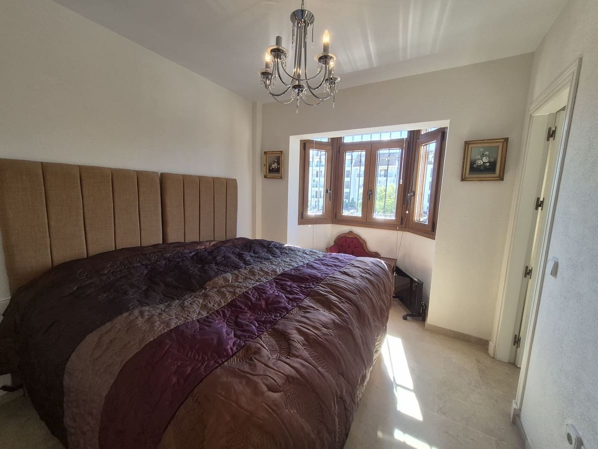 3 quarto Casa em Banda para venda em La Duquesa / Puerto de la Duquesa com garagem - 375 000 € (Ref: 9852190)