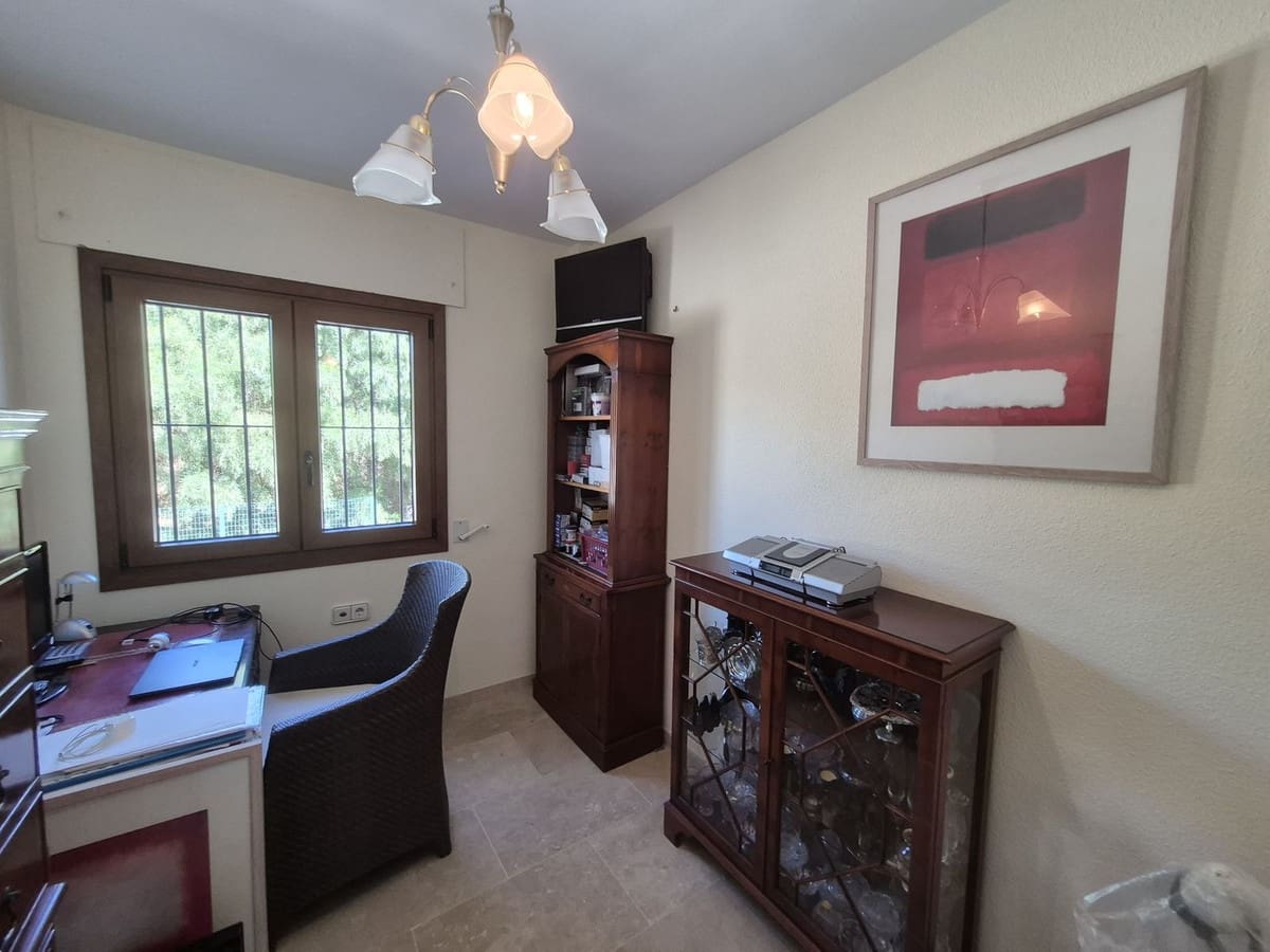 3 quarto Casa em Banda para venda em La Duquesa / Puerto de la Duquesa com garagem - 375 000 € (Ref: 9852190)