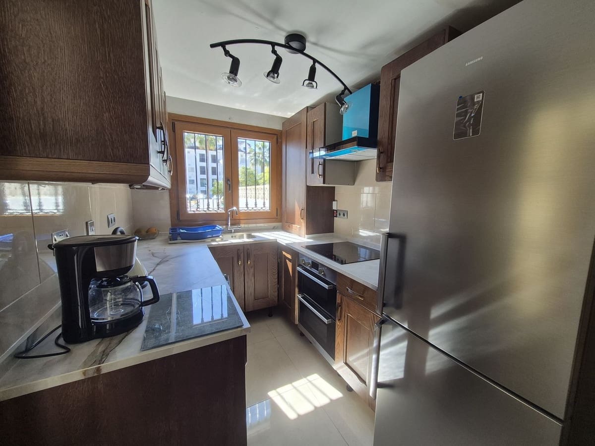 3 quarto Casa em Banda para venda em La Duquesa / Puerto de la Duquesa com garagem - 375 000 € (Ref: 9852190)