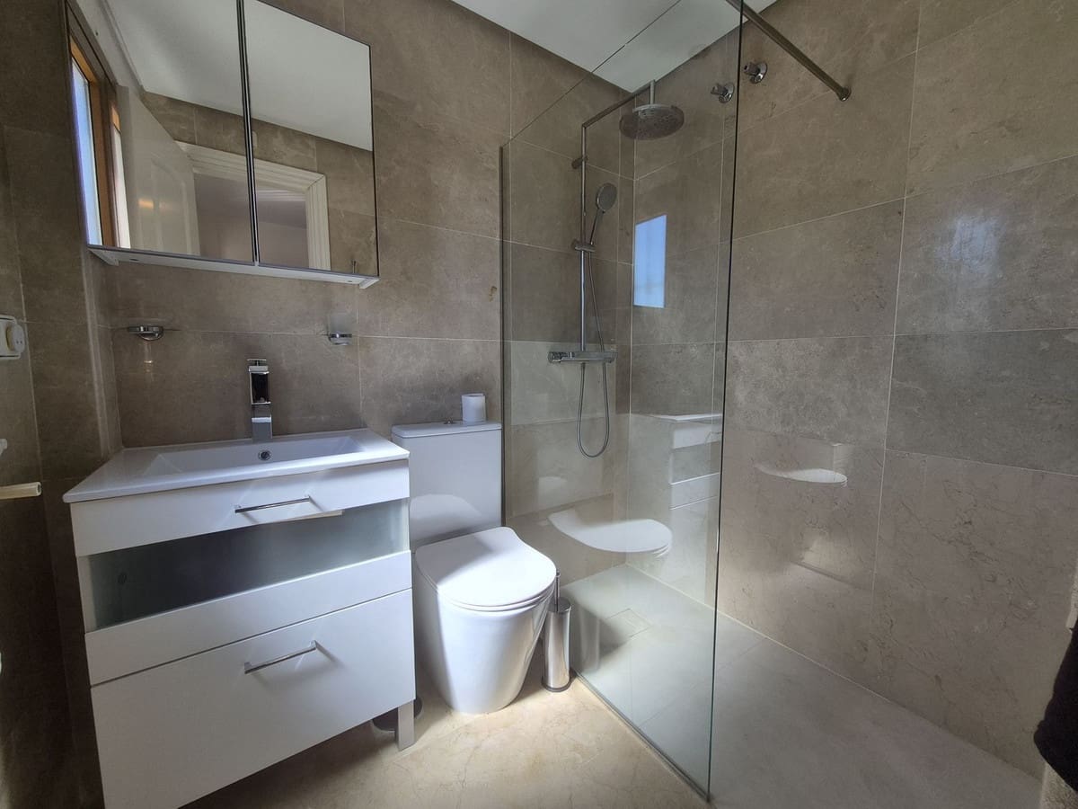 3 quarto Casa em Banda para venda em La Duquesa / Puerto de la Duquesa com garagem - 375 000 € (Ref: 9852190)