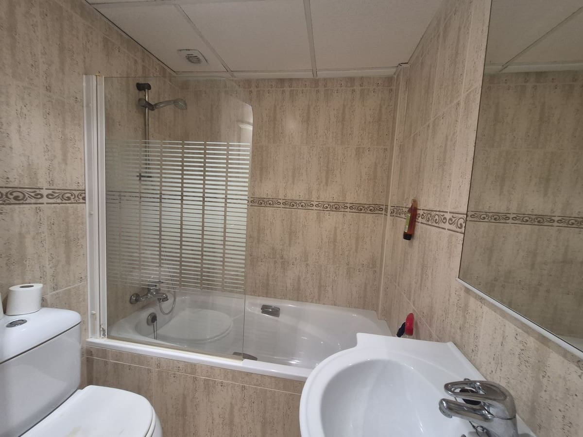 3 quarto Casa em Banda para venda em La Duquesa / Puerto de la Duquesa com garagem - 375 000 € (Ref: 9852190)