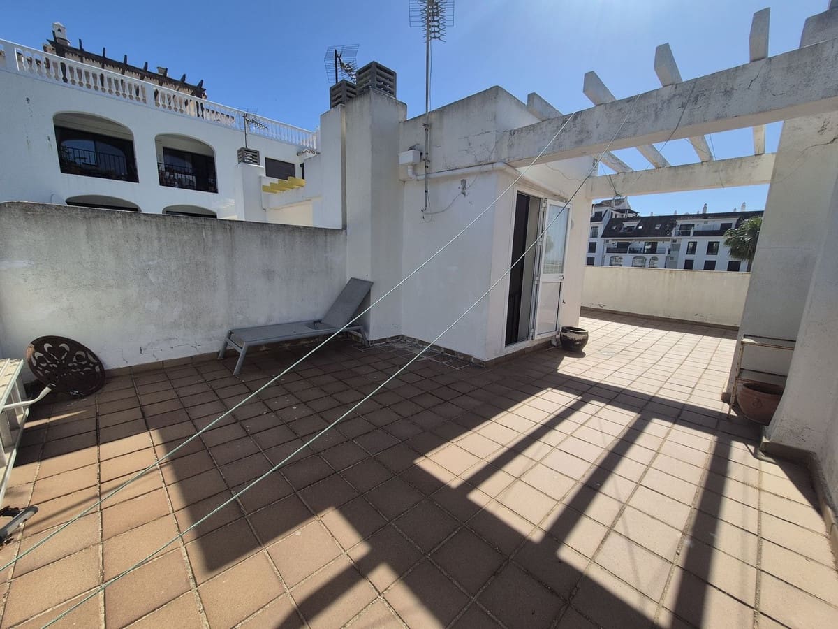 3 quarto Casa em Banda para venda em La Duquesa / Puerto de la Duquesa com garagem - 375 000 € (Ref: 9852190)