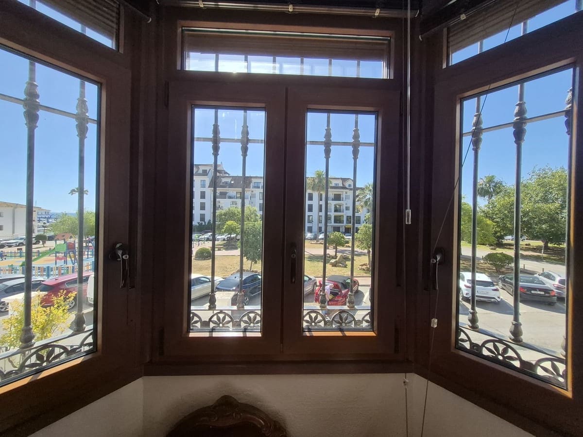 3 quarto Casa em Banda para venda em La Duquesa / Puerto de la Duquesa com garagem - 375 000 € (Ref: 9852190)