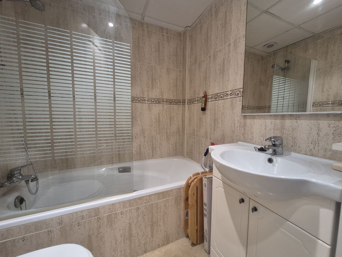 3 quarto Casa em Banda para venda em La Duquesa / Puerto de la Duquesa com garagem - 375 000 € (Ref: 9852190)