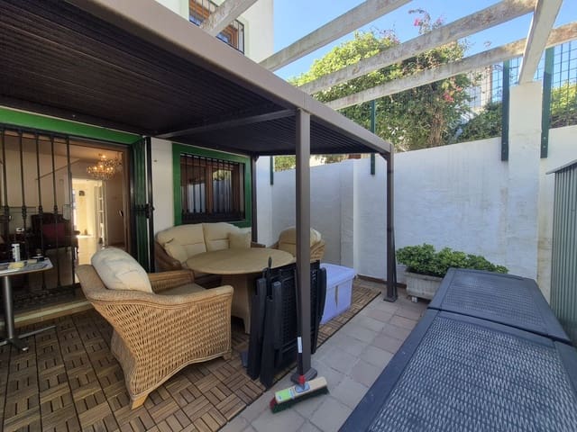 3 quarto Casa em Banda para venda em La Duquesa / Puerto de la Duquesa, Manilva com garagem - 375 000 € (Ref: 9852190)