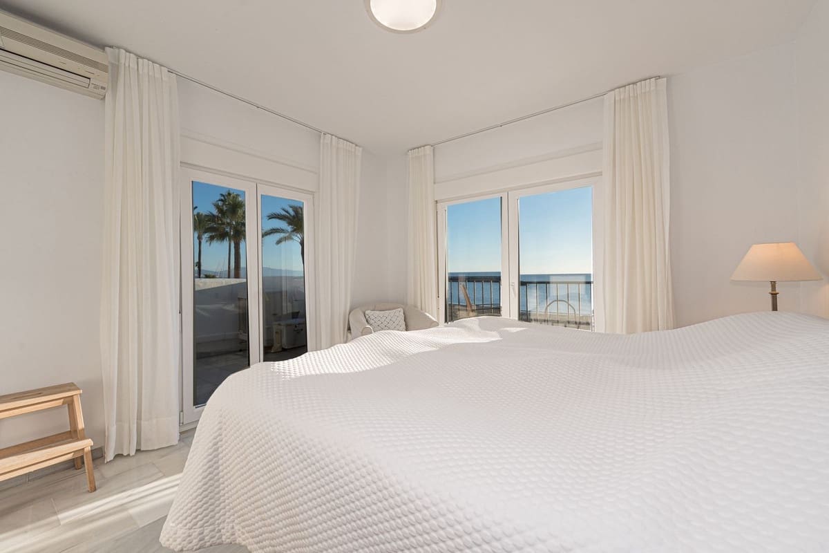 2 quarto Casa em Banda para venda em La Duquesa / Puerto de la Duquesa com piscina - 569 000 € (Ref: 9854664)