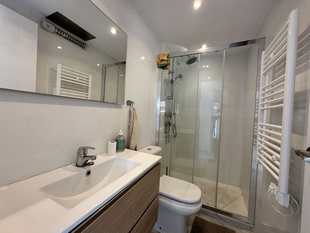 2 quarto Casa em Banda para venda em La Duquesa / Puerto de la Duquesa com piscina - 569 000 € (Ref: 9854664)