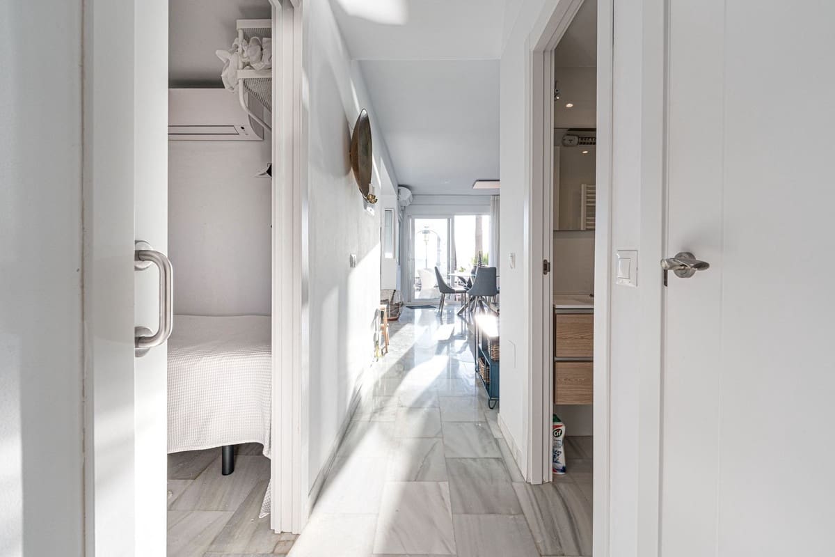 2 quarto Casa em Banda para venda em La Duquesa / Puerto de la Duquesa com piscina - 569 000 € (Ref: 9854664)