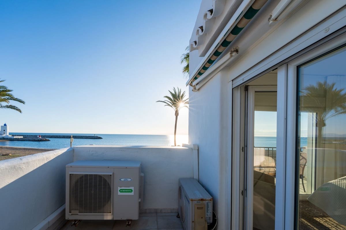 2 quarto Casa em Banda para venda em La Duquesa / Puerto de la Duquesa com piscina - 569 000 € (Ref: 9854664)