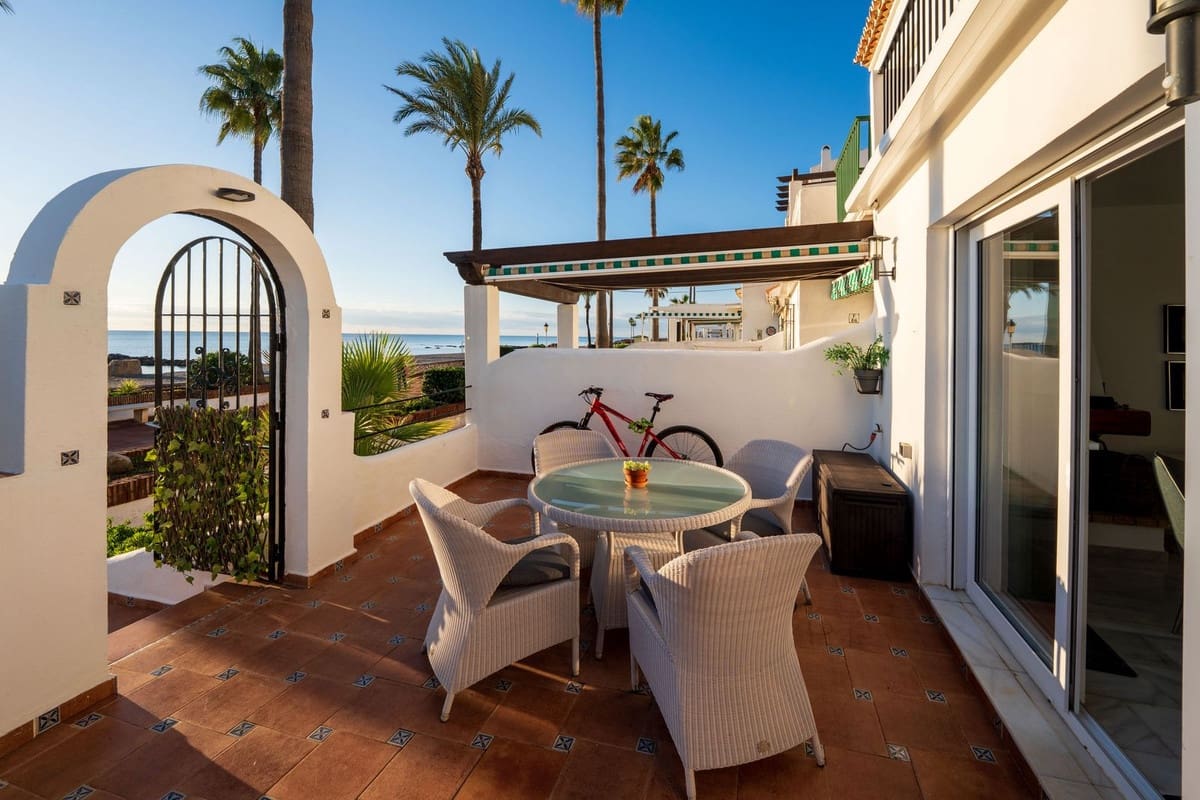 2 quarto Casa em Banda para venda em La Duquesa / Puerto de la Duquesa com piscina - 569 000 € (Ref: 9854664)