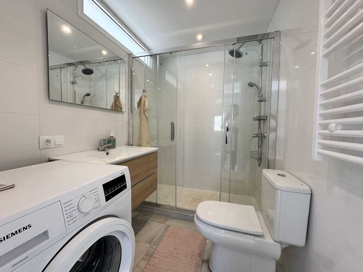 2 quarto Casa em Banda para venda em La Duquesa / Puerto de la Duquesa com piscina - 569 000 € (Ref: 9854664)