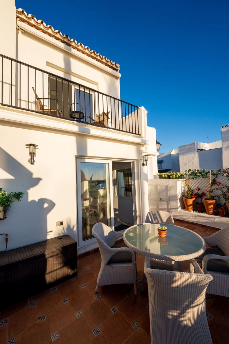 2 quarto Casa em Banda para venda em La Duquesa / Puerto de la Duquesa com piscina - 569 000 € (Ref: 9854664)